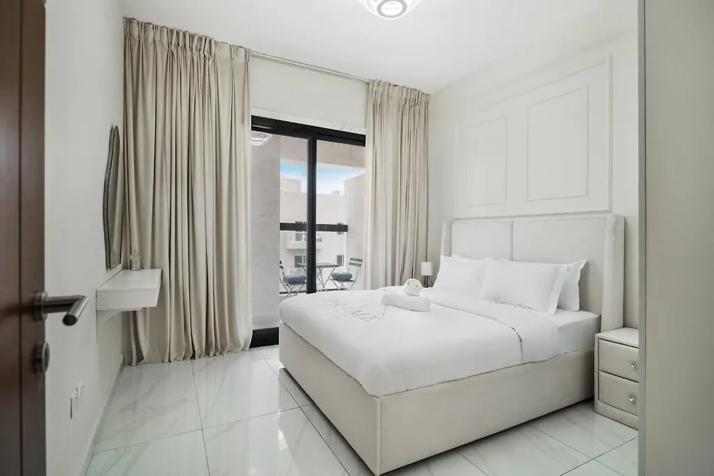 Luxury 1Br With Balcony - Pool Apartment Dubai